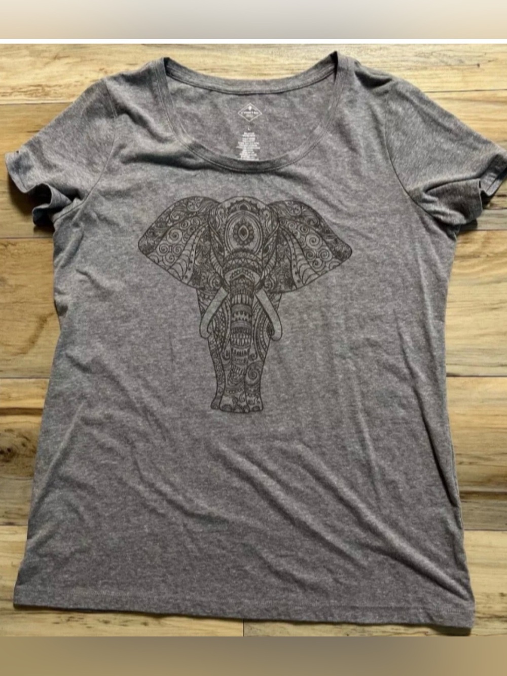 St. John's Bay - Womens Large - Gray With Elephant - Short Sleeve Tshirt